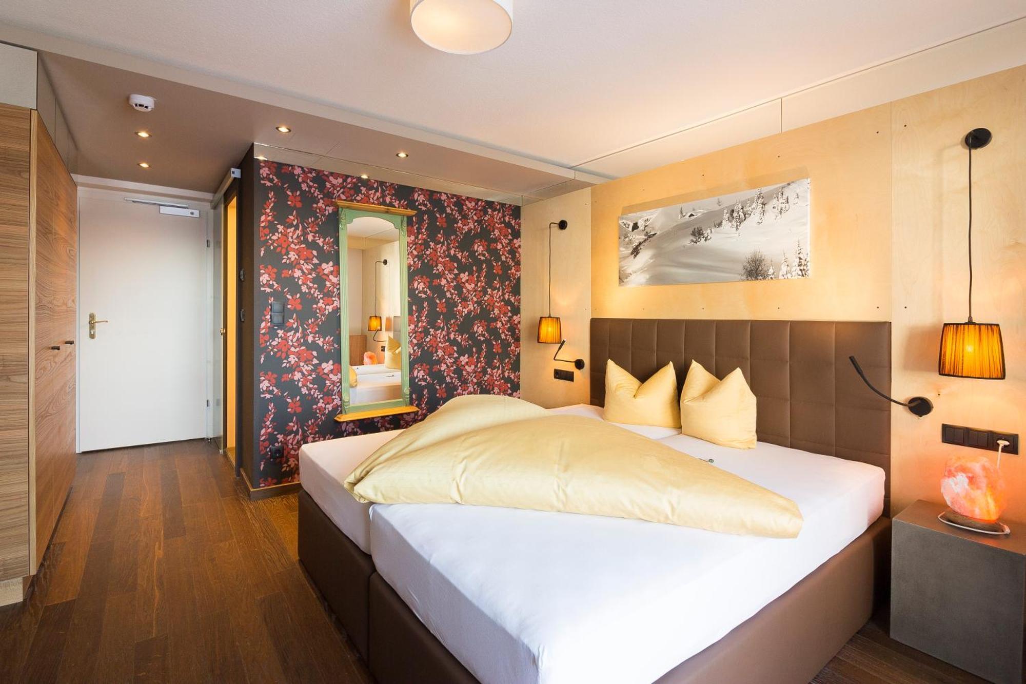 Wohlfuehlhotel Hubertushof Штубен-ам-Арльберг Экстерьер фото